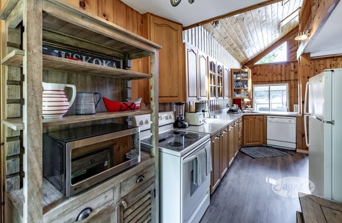 Bala Cottage | A Family Affair! Unique 3 cottage property on Lake Muskoka!