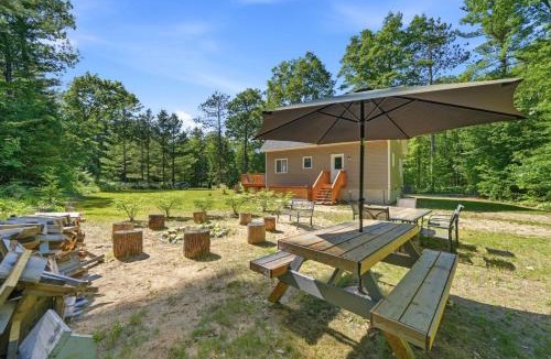 Tiny House | A Frame cottage 1 min from Beach BBQ and Firepit