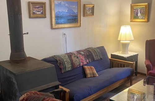 Eagle River House | A great "base camp" from which to explore Alaska.