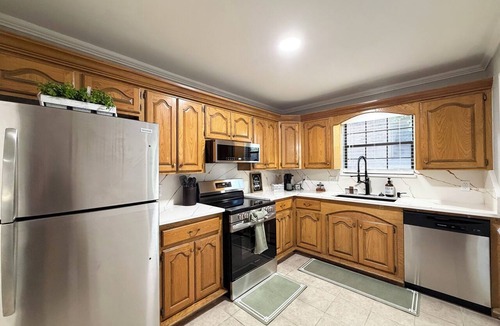 Texarkana House | A Quiet Place - King Beds - Carport - Sidney North