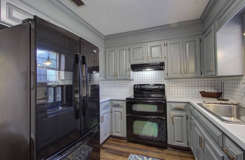Texarkana House | A Quiet Place - Skyline - King Bed - Garage