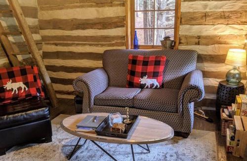 Mono House | A rustic cabin in the woods