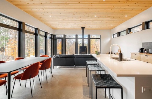 Sainte-Adele Ski Chalet | A unique atmosphere, where every moment is enjoyed with comfort and serenity.