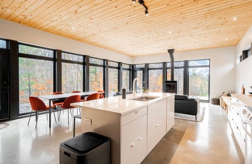Sainte-Adele Ski Chalet | A unique atmosphere, where every moment is enjoyed with comfort and serenity.
