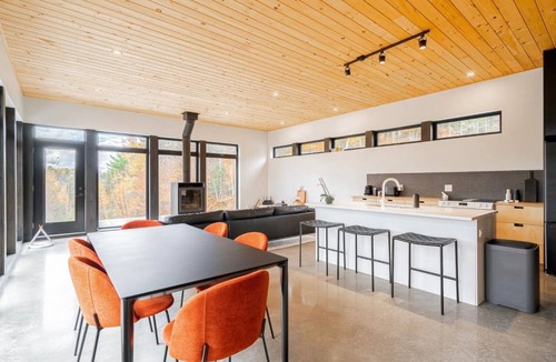 Sainte-Adele Ski Chalet | A unique atmosphere, where every moment is enjoyed with comfort and serenity.