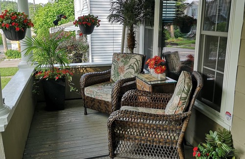 Silvertown Apartment | A very clean and private suite in Niagara Falls Canada.