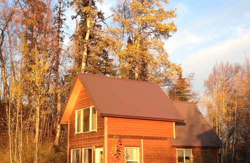 Talkeetna House | Above the Valley - Cozy Denali View Cottage with mountain facing deck