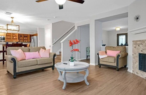 Spring House | Absolutely Charming Vacation Home!