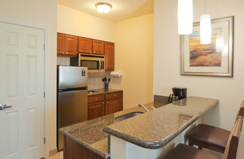 Lafayette Apartment | Accessible 1BR King | Roll-In Shower Suite