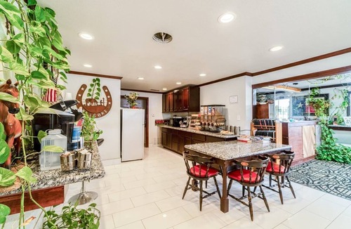 Ira Apartment | Accessible|2 Queen Beds|Nsmk