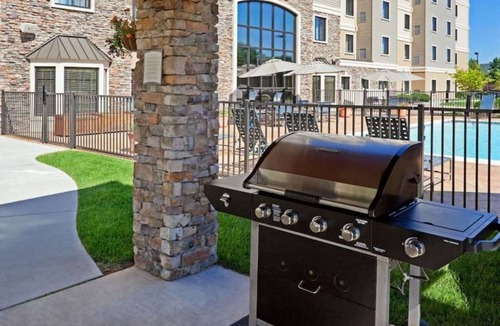 Denton Apartment | Accessible Studio w/Kitchen | Breakfast + Pool