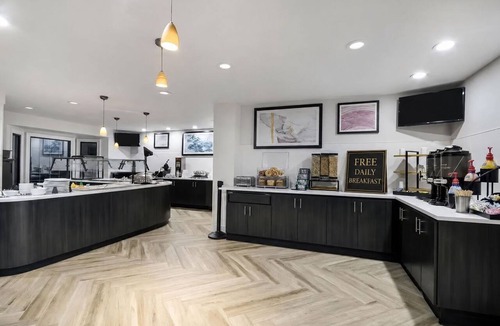 Maumee Apartment | Accessible Studio w/Tub | Pool & Free Breakfast