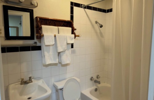 Ada Hotel | Ada Inn & Suites