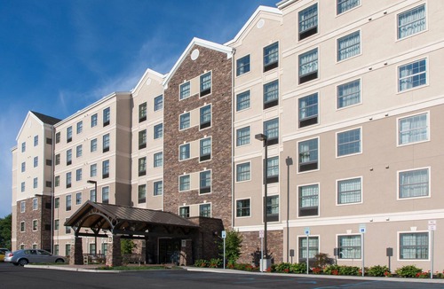West Seneca Apartment | ADA Studio in Buffalo w/Kitchen & Bathtub