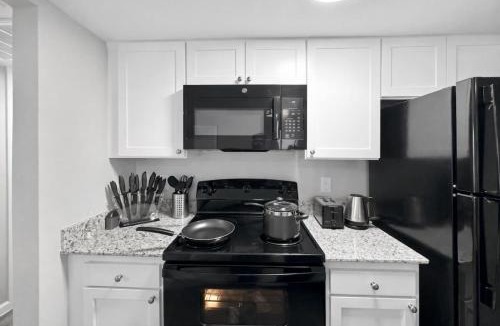 Addison Apartment | Addison Apartment with Free Parking Pool Gym