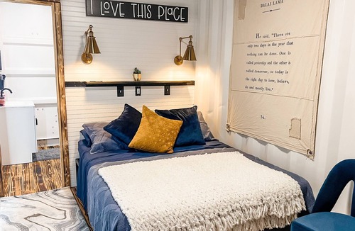 Marble Falls Villa | Adorable container villa on Retreat Ranch