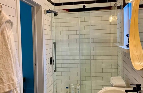 Codrington Apartment | Adorable Nordic one bedroom with fireplace & sauna