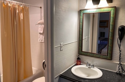 Fairview Hotel | Affordability Meets Comfort at Knights Inn Fairview! 4 Great Units, Free Parking