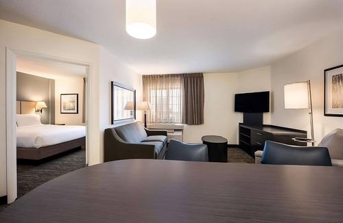 Troy Hotel | Affordability Meets Comfort! 3 Great Units, Near Leo Burnett Greenspace