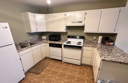 Downtown Memphis Apartment | Affordable 1 Br in Historic Highrise Downtown Memphis - Walk to Beale