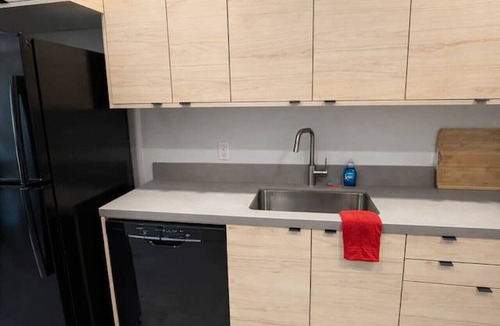 Downtown Des Moines Apartment | Affordable Classy Studio in Downtown Des Moines!