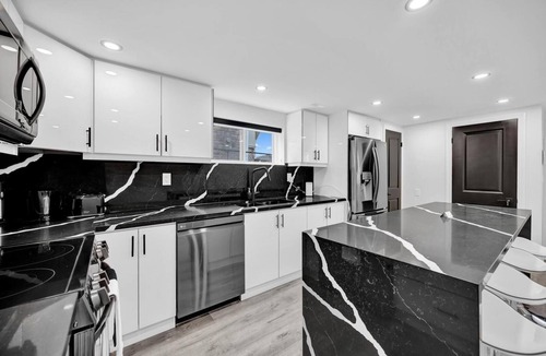 Brampton Apartment | Affordable Luxury 20min from YYZ in Brampton
