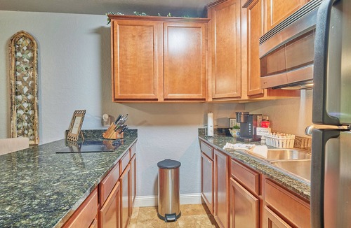 Mid America Condo | AFFORDABLE, RELAXING and LAKEFRONT! Stay on Lake Hamilton in Hot Springs!