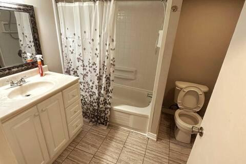 Pickering House | Affordable stay near the OPG TV and parking
