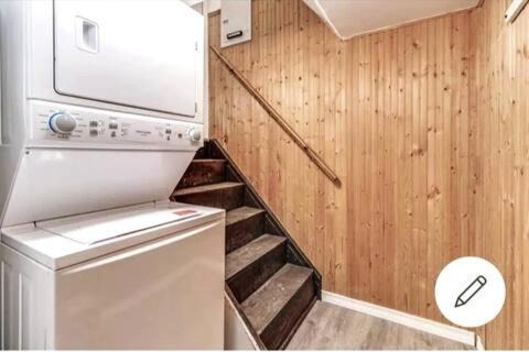Pickering House | Affordable stay near the OPG TV and parking