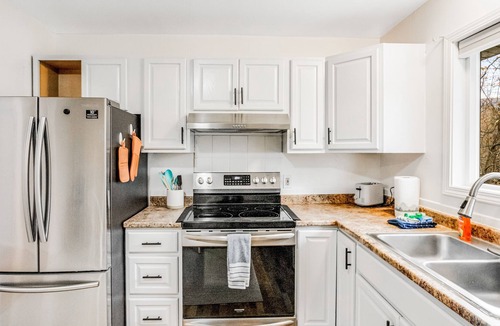 Eagle River Apartment | Affordable stay with mountain views, W/D access, & deck - dog-friendly