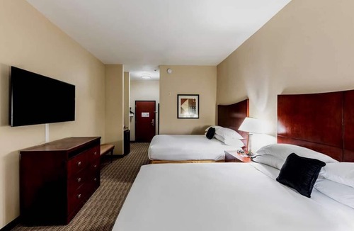 Mineral Wells Hotel | Affordable Units Near Attractions! Pool, Parking, Breakfast, Free Wifi