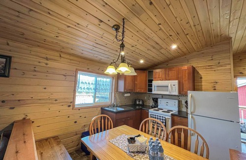 Magnetawan Cabin | Ahmic Lake Resort's Black Bear Cottage