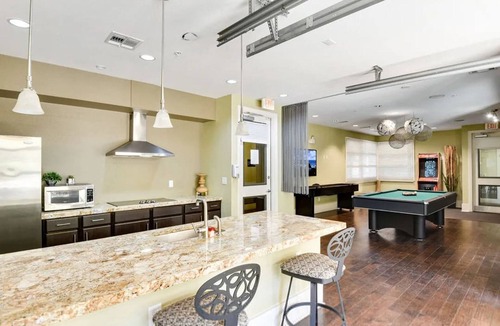 South Congress Apartment | Airy Soco 2BR King Suite w Gympickleballlaundry