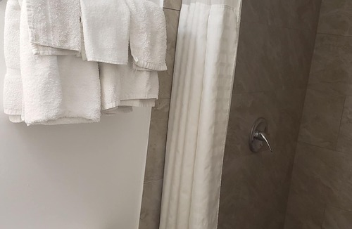 Elmwood Area Hotel | Alamo Motel