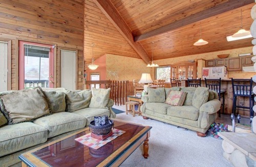 Alyeska Cabin | Alaskan Cabin Escape w a Hot Tub