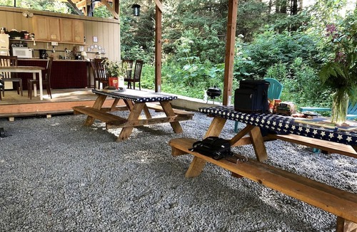 Bear Creek RV Rental | Alaskan Glamping Yurt in Seward for an Eco-Adventure