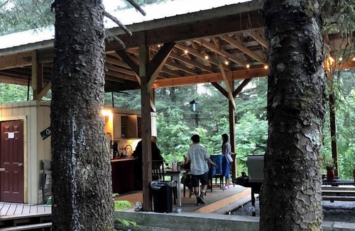 Bear Creek RV Rental | Alaskan Glamping Yurt in Seward for an Eco-Adventure