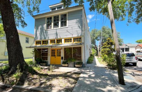 Algiers Point Hotel | Algiers Point loft - king bed, walk to ferry