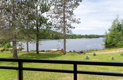 South Algonquin Cabin | Algonquin's Edge Resort | Waterview 4