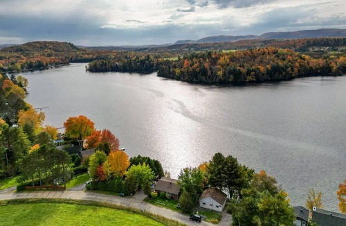 Saint-Andre-Avellin Ski Chalet | All Decked Out: Stunning Hot Tub View