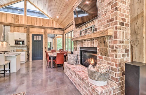 Edgemont House | All-Encompassing Lakehouse w/Modern Accents!