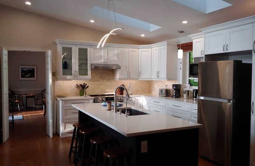 Frontenac Cottage | All season Bedford Lake House with sunset views on Devil Lake
