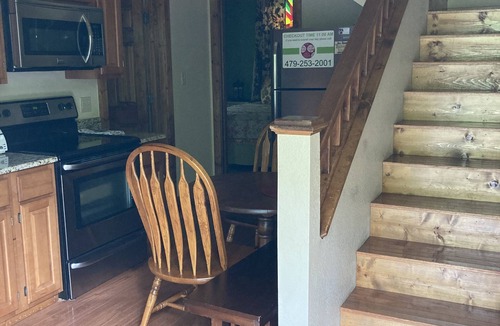 Eureka Springs Historic District Cabin | All Seasons Treehouse Village