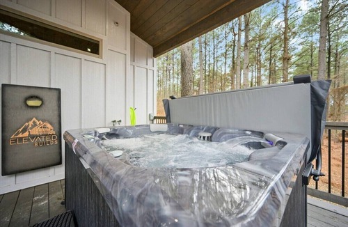 Pickens Cabin | All the Vibes + 2 Story + Shuffle Board + Split Floor Plan + Ride to ATV Trails