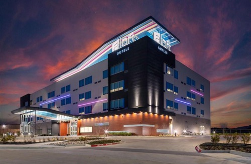 South Arlington Hotel | Aloft by Marriott Dallas Arlington South