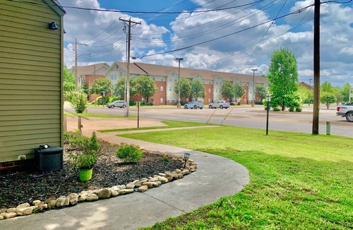 Searcy House | Alumni Shack, right beside Harding campus