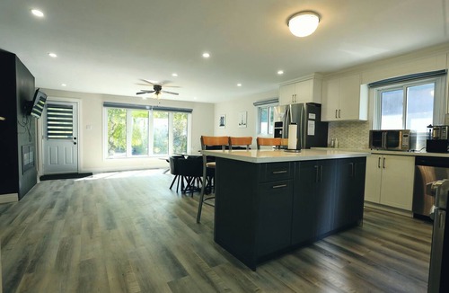 Alcona House | Amazing 3BR Home ~ Relax & Unwind in Comfort