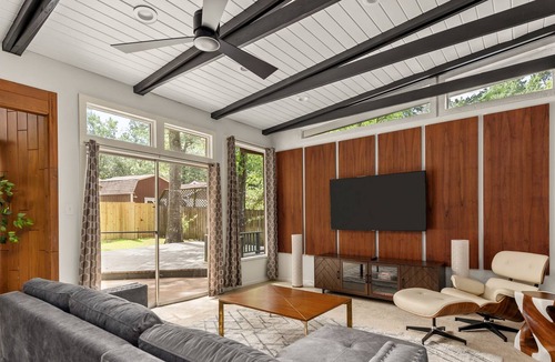 Panorama Village House | Amazing Midcentury Modern Home in Golf Course