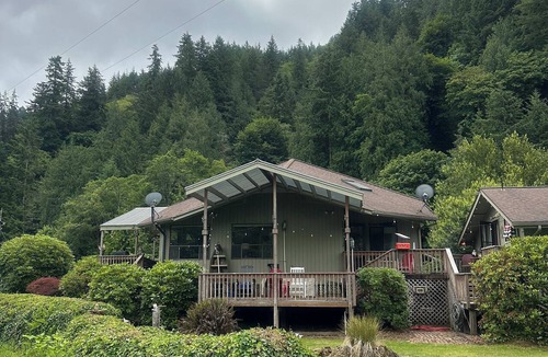 Mapleton House | Amazing riverfront property on the Siuslaw!