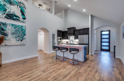 Argyle House | Amazing upgraded masterpiece with a nice gym upstairs, full kitchen, and games!